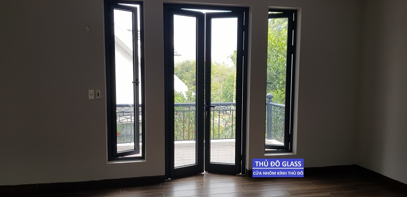 Lựa chọn cửa đi 2 cánh mở quay tại Thủ Đô Glass bạn sẽ nhận được nhiều ưu đãi hấp dẫn