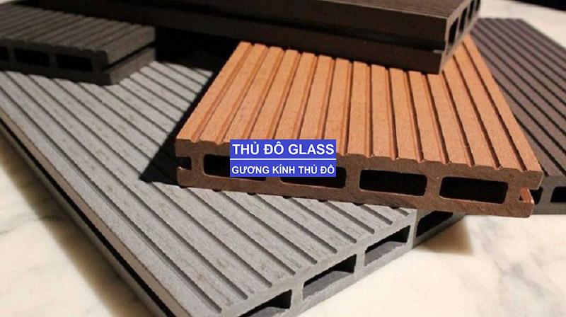 Những đặc tính của chất liệu gỗ nhựa khi làm cửa thông phòng